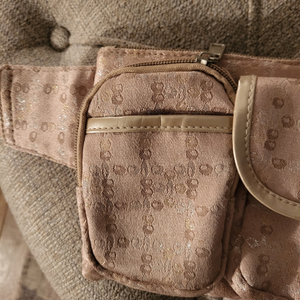 Fashionable tan fanny pack. - Picture 2 of 9